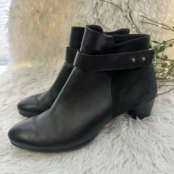 ECCO Women's Sculptured 45 Boot Ankle Bootie in Black Leather & Nubuck Size 9 US - Picture 3 of 9